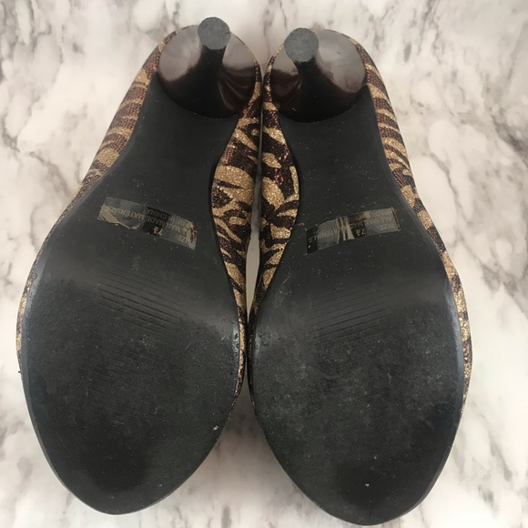 Qupid Glitter Tiger Print Closed Toe Heel - Picture 7 of 7